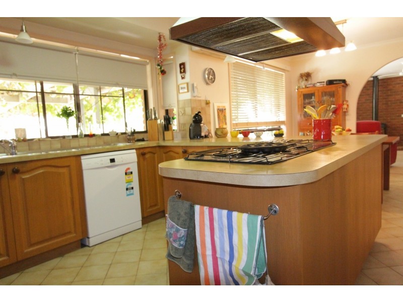 6 Oak Street, Golden Square VIC 3555