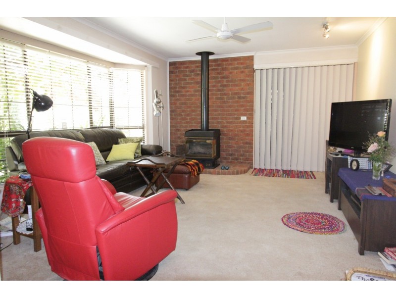 6 Oak Street, Golden Square VIC 3555