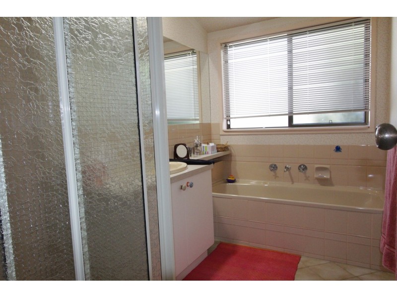 6 Oak Street, Golden Square VIC 3555