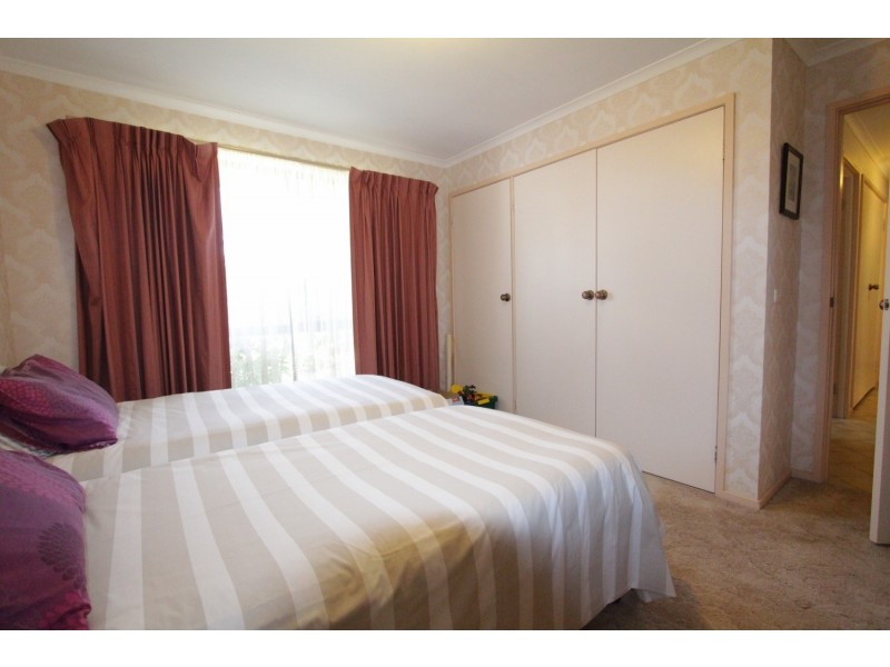 6 Oak Street, Golden Square VIC 3555