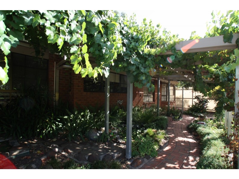 6 Oak Street, Golden Square VIC 3555