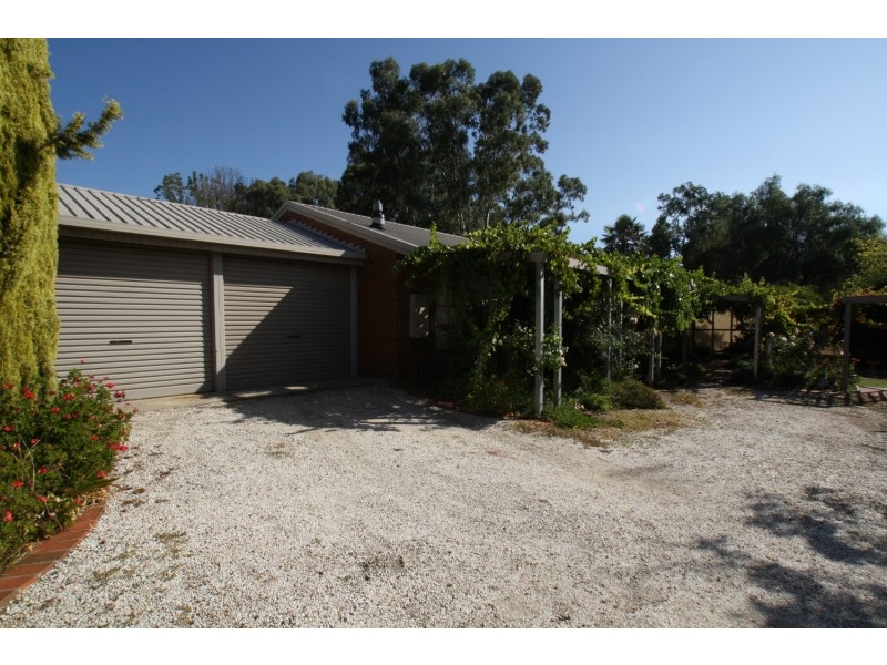 6 Oak Street, Golden Square VIC 3555