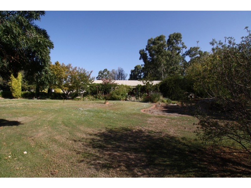 6 Oak Street, Golden Square VIC 3555