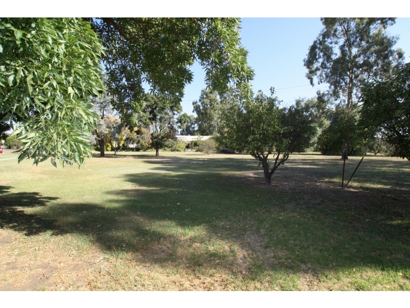 6 Oak Street, Golden Square VIC 3555
