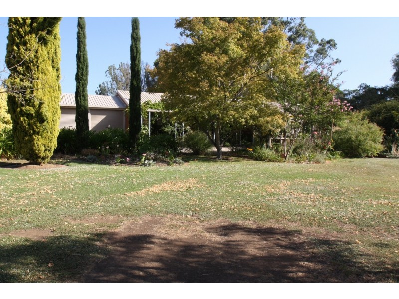 6 Oak Street, Golden Square VIC 3555