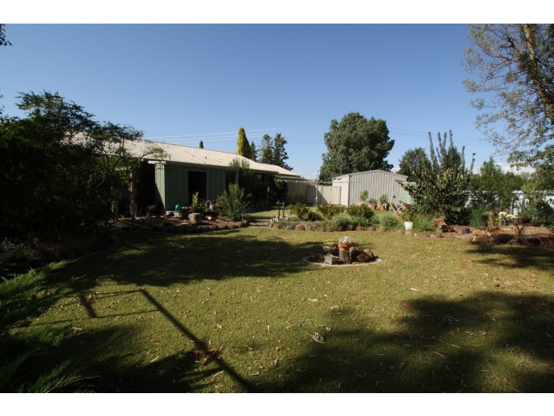 6 Oak Street, Golden Square VIC 3555