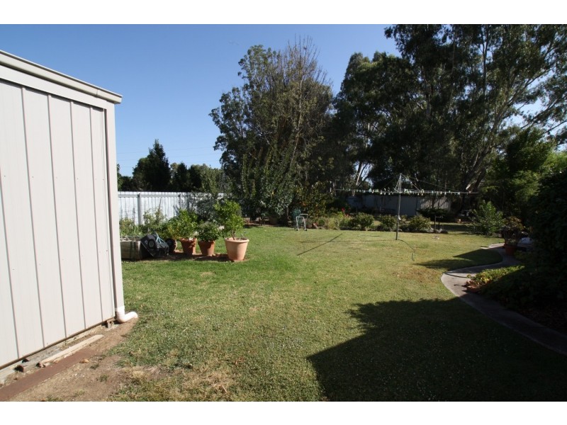 6 Oak Street, Golden Square VIC 3555