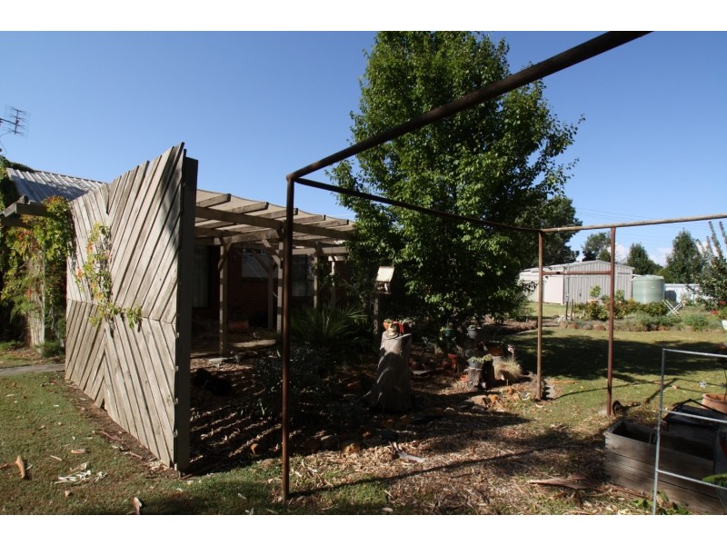 6 Oak Street, Golden Square VIC 3555