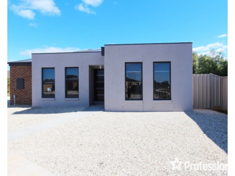 1/11 Carrington Close, White Hills VIC 3550