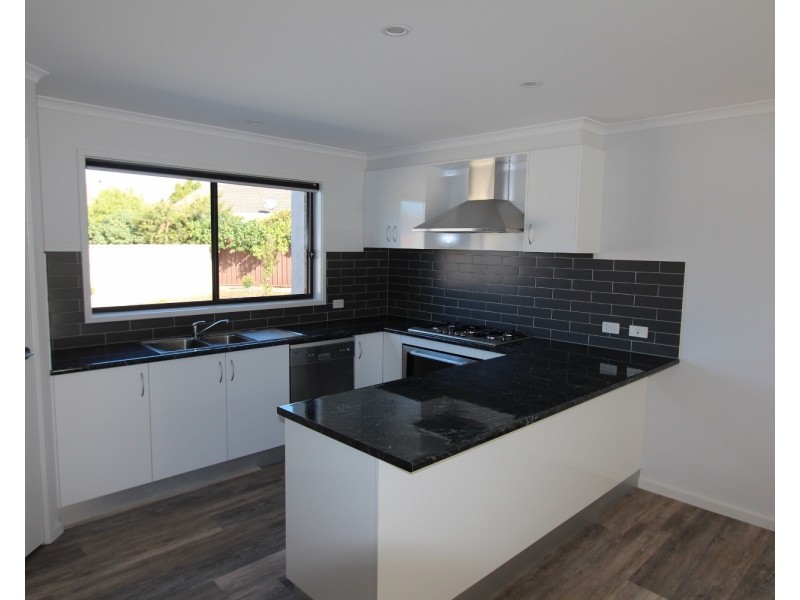 1/11 Carrington Close, White Hills VIC 3550