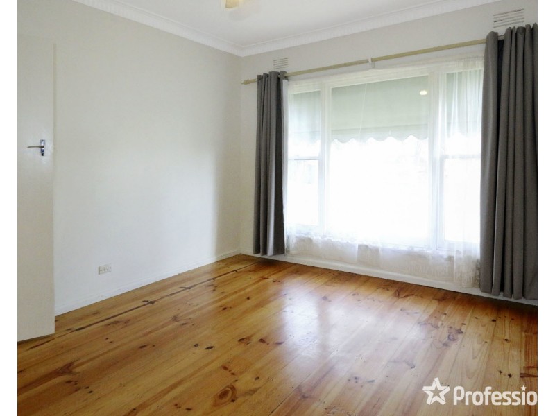 5 Chapel Street, Kangaroo Flat VIC 3555