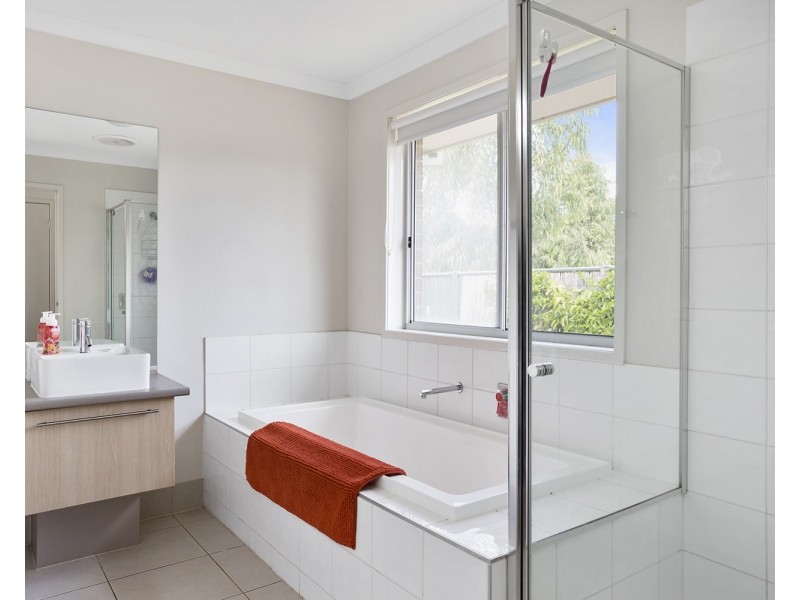 1 Pamela Avenue, Jackass Flat VIC 3556