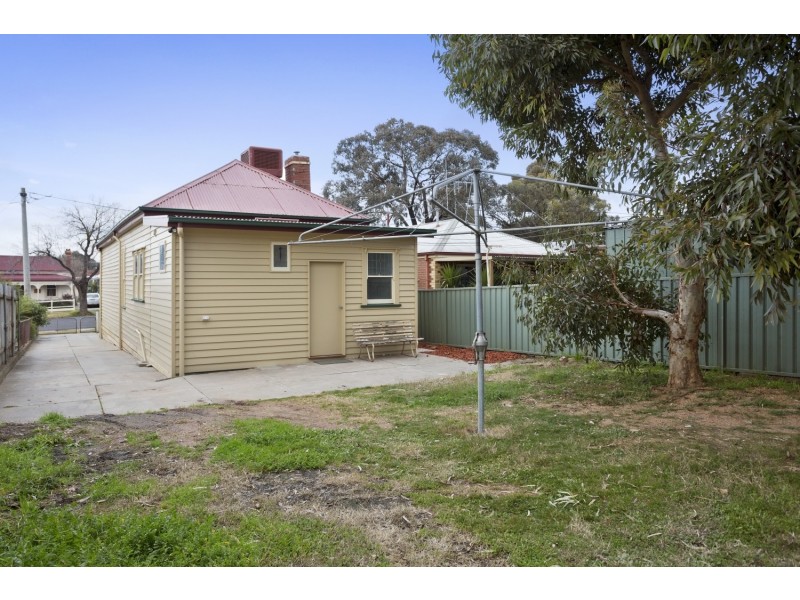 23 Arms Street, Long Gully VIC 3550