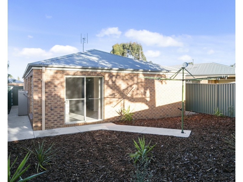 2/24 Trumble Street, Eaglehawk VIC 3556