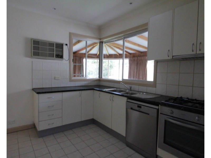 15 Theodore Street, Flora Hill VIC 3550
