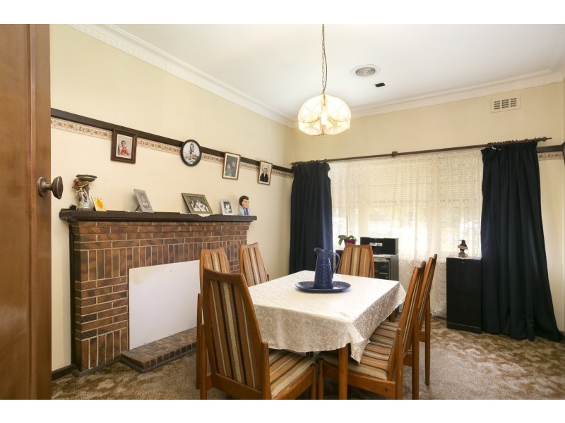 32 Neale Street, Kennington VIC 3550