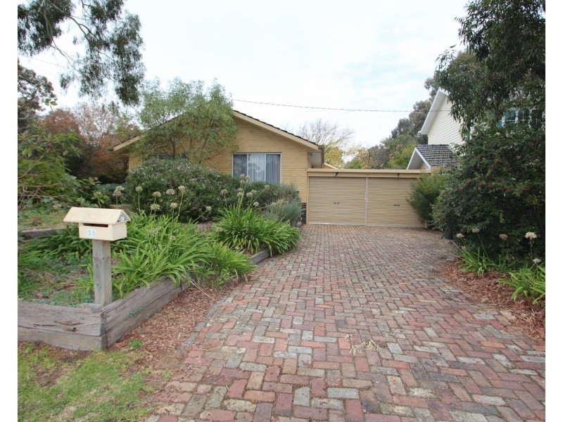 38 Steane Street, Kennington VIC 3550