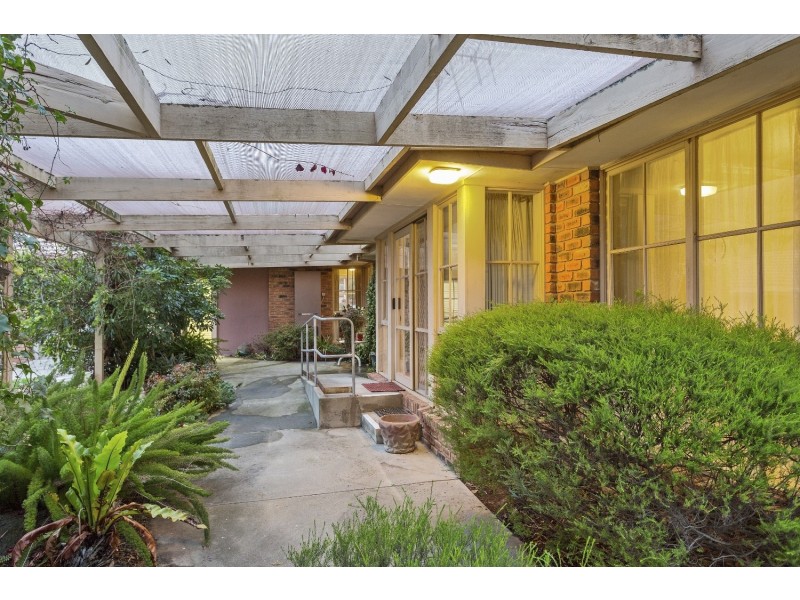 16 Pinnaroo Court, Strathdale VIC 3550