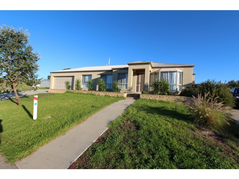 1/24 Alliance Avenue, California Gully VIC 3556