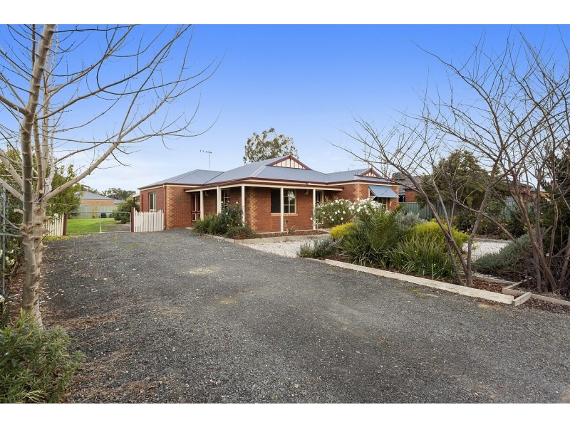 172 Myrtle Road, Ascot VIC 3551