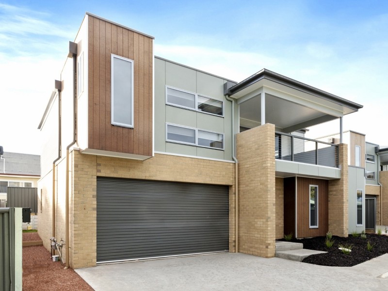 1/60a Honeysuckle Street, Ironbark VIC 3550