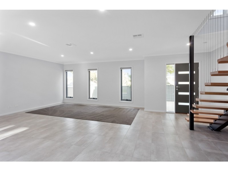 1/60a Honeysuckle Street, Ironbark VIC 3550