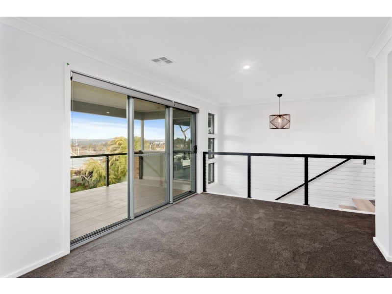 1/60a Honeysuckle Street, Ironbark VIC 3550