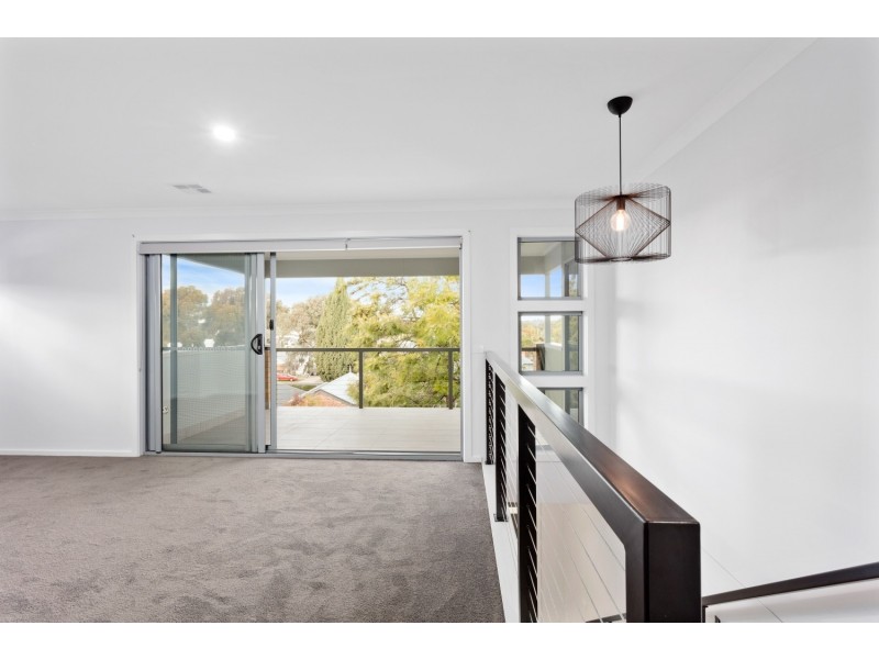 1/60a Honeysuckle Street, Ironbark VIC 3550