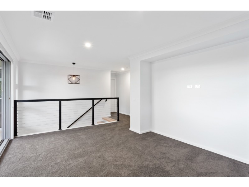 1/60a Honeysuckle Street, Ironbark VIC 3550