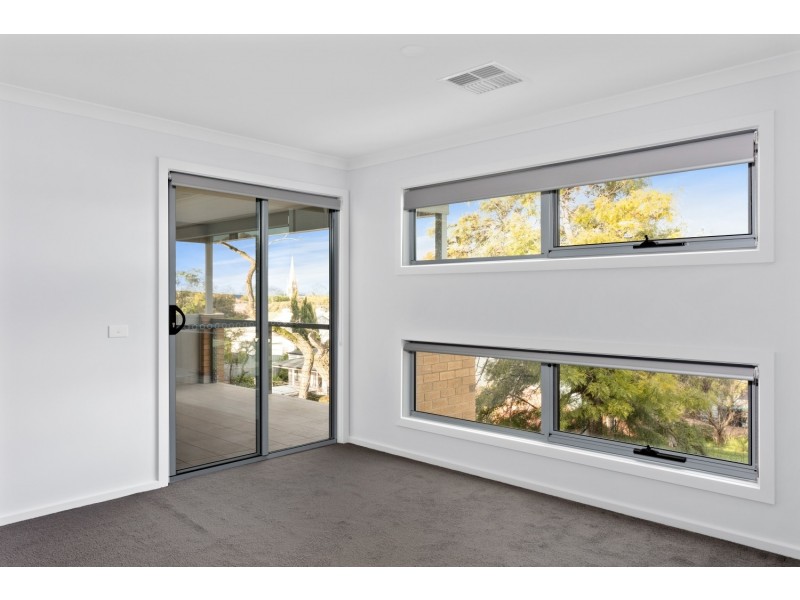1/60a Honeysuckle Street, Ironbark VIC 3550