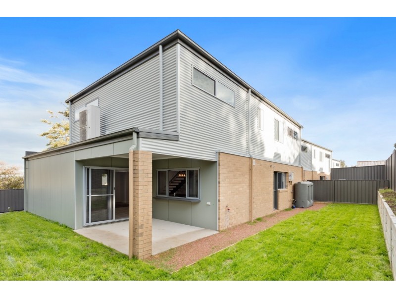 1/60a Honeysuckle Street, Ironbark VIC 3550