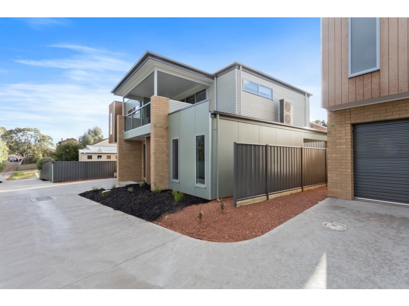 1/60a Honeysuckle Street, Ironbark VIC 3550