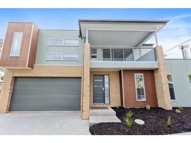 1/60a Honeysuckle Street, Ironbark VIC 3550