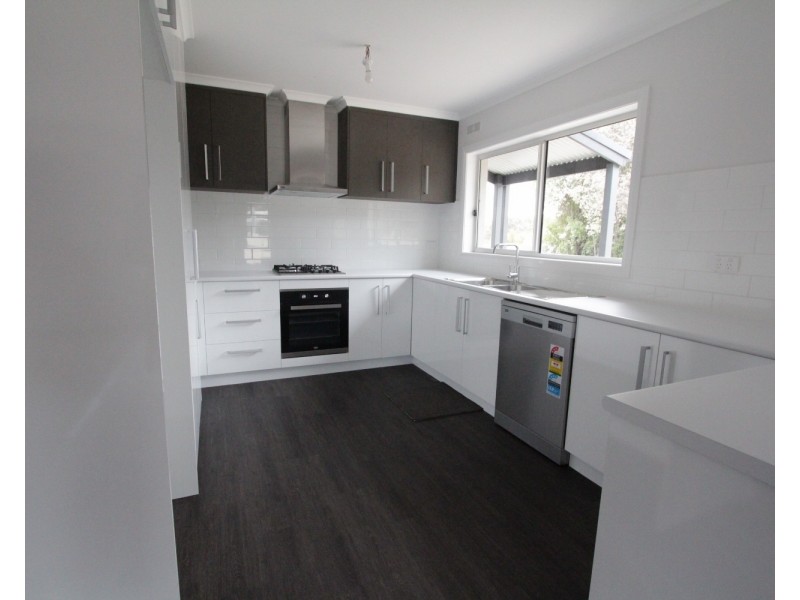 12 Albert Avenue, Strathdale VIC 3550