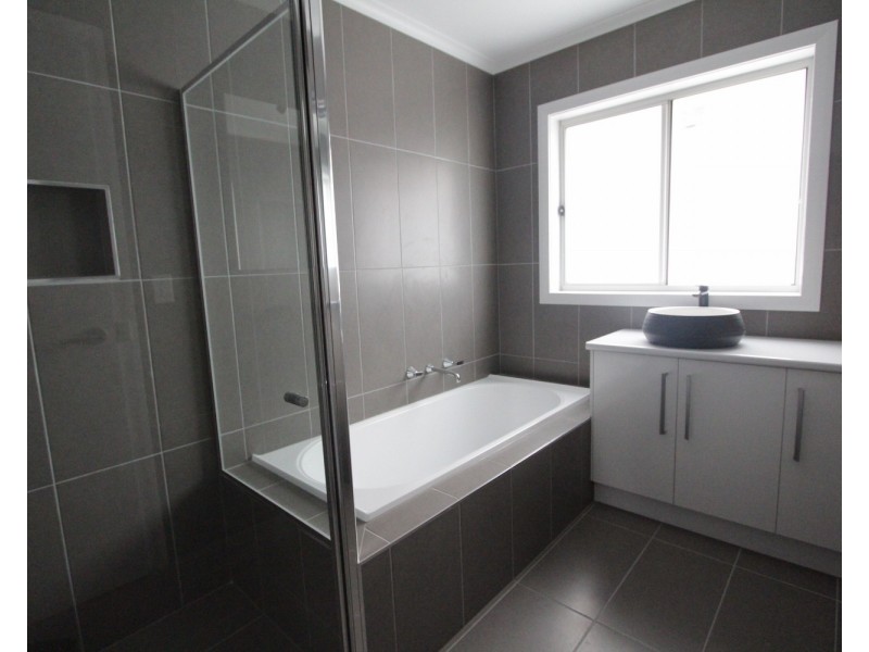 12 Albert Avenue, Strathdale VIC 3550