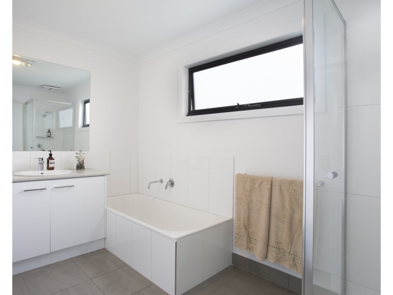 1/54 Mackenzie Street West, Golden Square VIC 3555