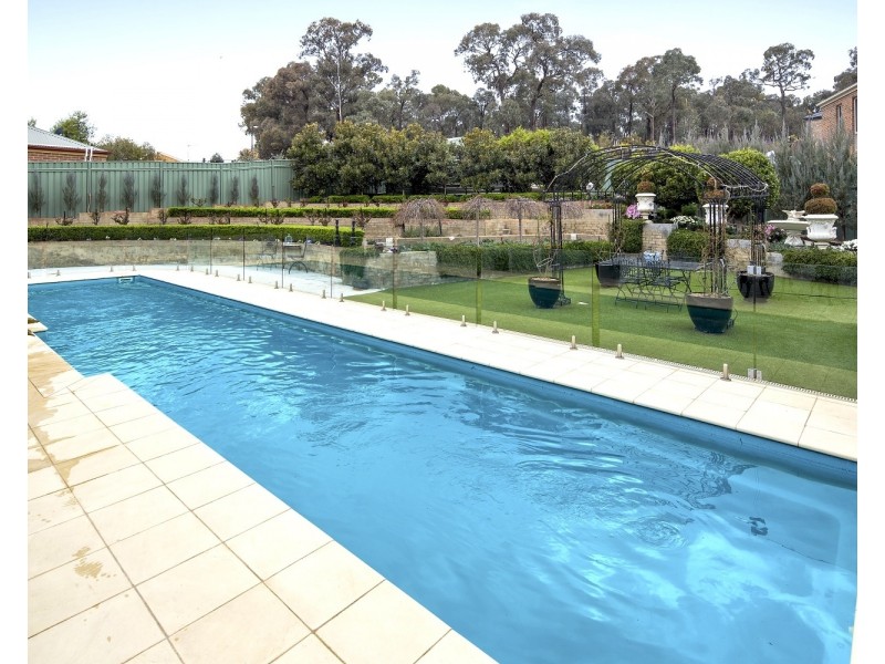 31 Greenwood Drive, Kennington VIC 3550