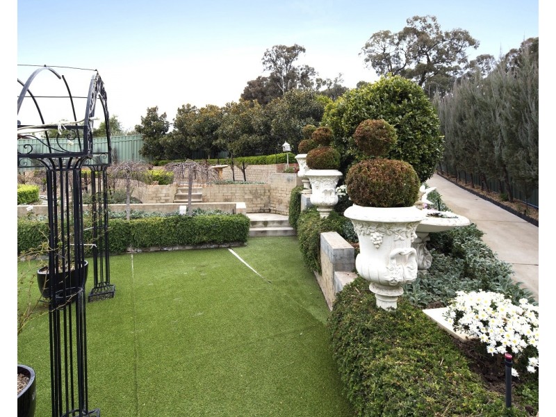 31 Greenwood Drive, Kennington VIC 3550