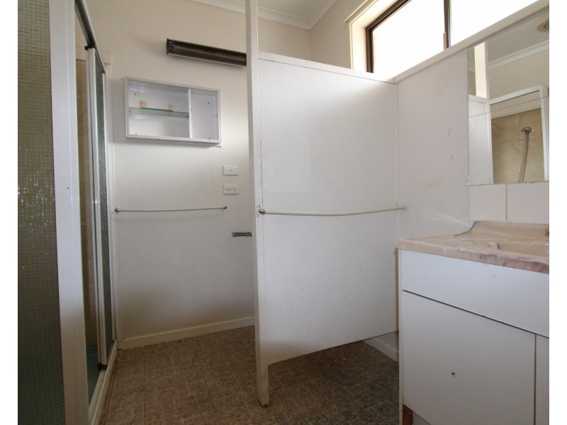 1a/1 Olympic Parade, Kangaroo Flat VIC 3555
