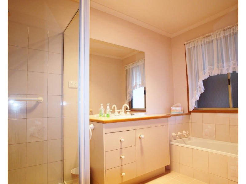 1 Cairinini Court, Strathdale VIC 3550