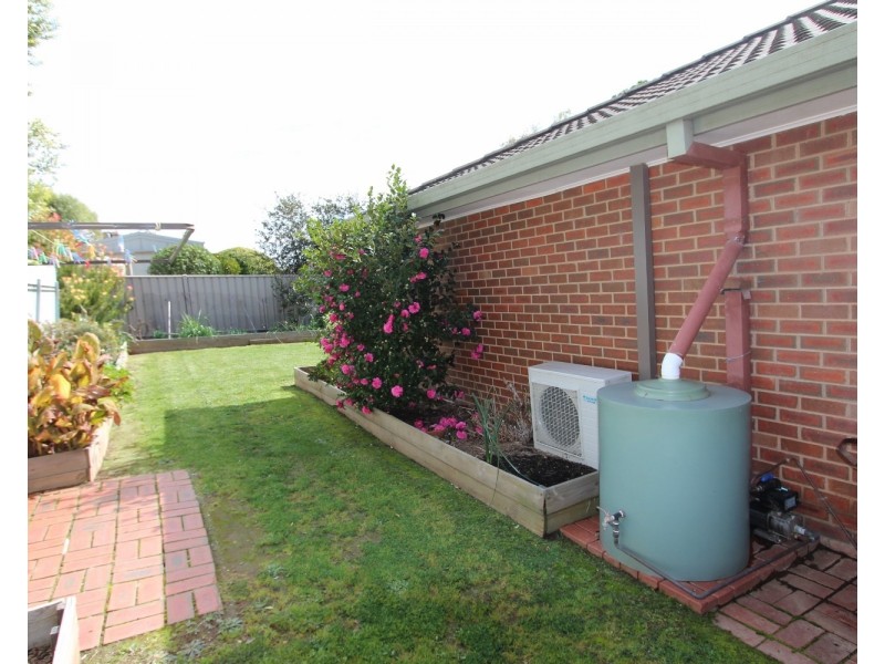 1 Cairinini Court, Strathdale VIC 3550