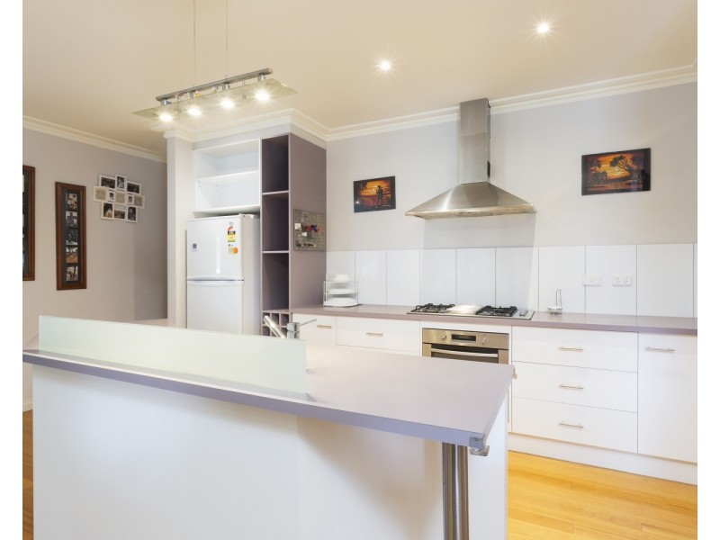 16 Uxbridge Street, Strathfieldsaye VIC 3551