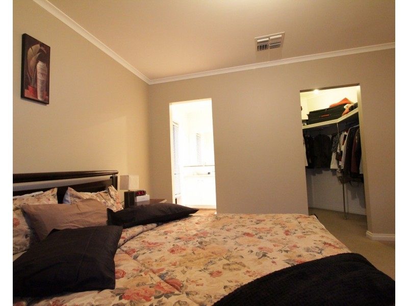 16 Uxbridge Street, Strathfieldsaye VIC 3551