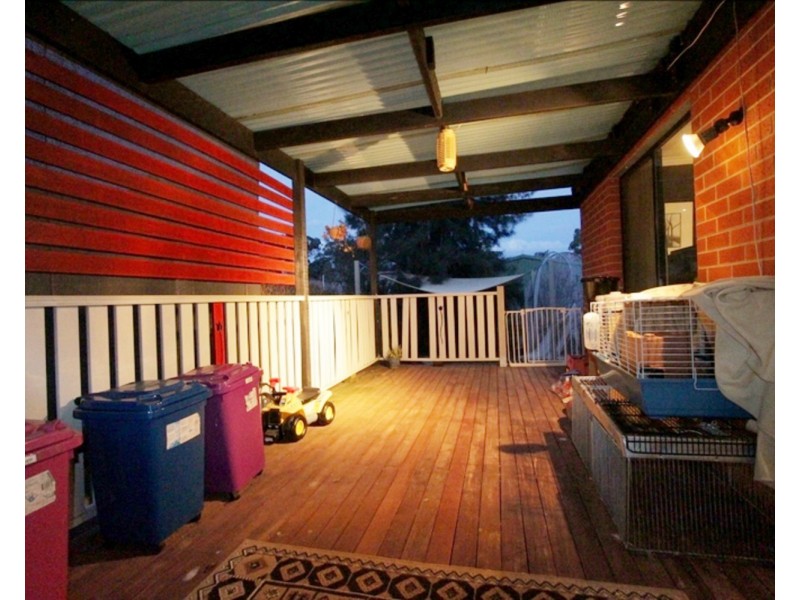 16 Uxbridge Street, Strathfieldsaye VIC 3551