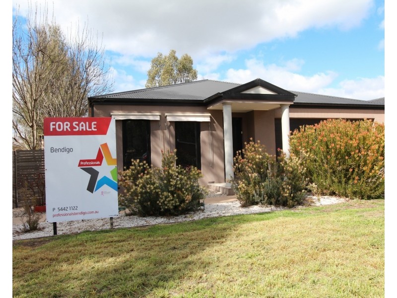 16 Uxbridge Street, Strathfieldsaye VIC 3551