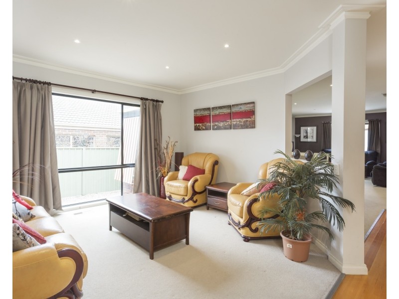 16 Uxbridge Street, Strathfieldsaye VIC 3551