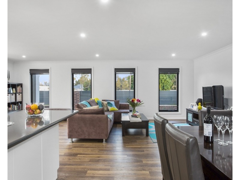 1/54 Mackenzie Street West, Golden Square VIC 3555