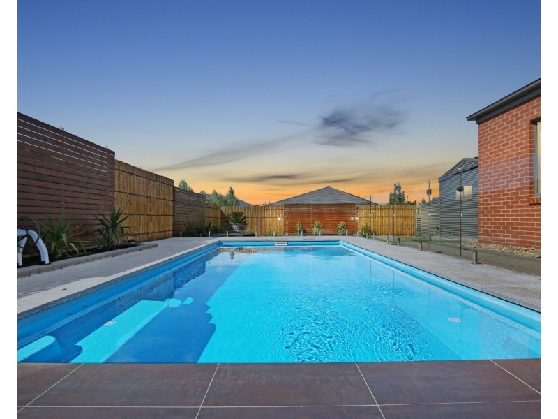 9 Charlbert Place, Strathfieldsaye VIC 3551