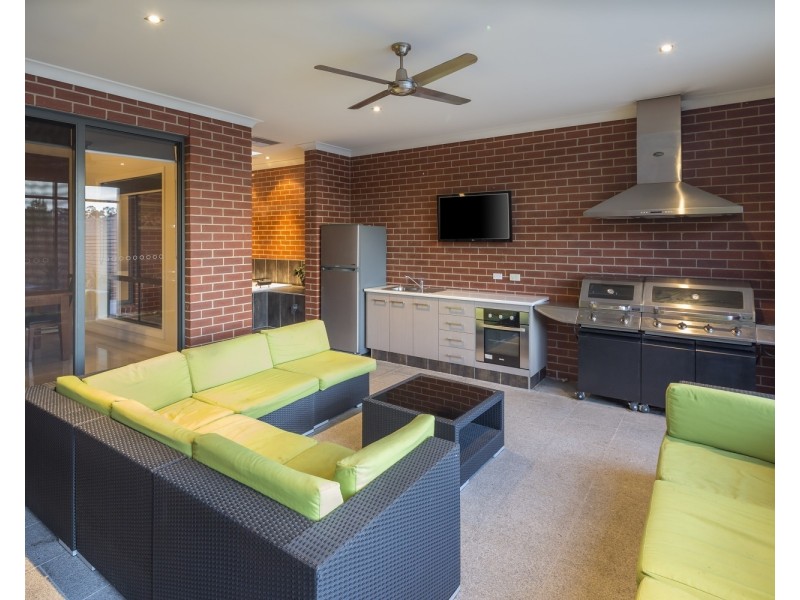 9 Charlbert Place, Strathfieldsaye VIC 3551