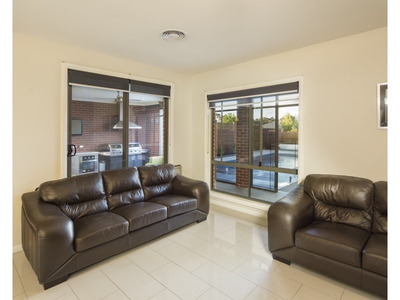 9 Charlbert Place, Strathfieldsaye VIC 3551